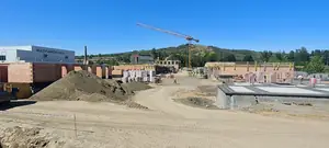 Panoramatický pohled na výstavbu Rezidence 3 Dvory od multifunkční haly